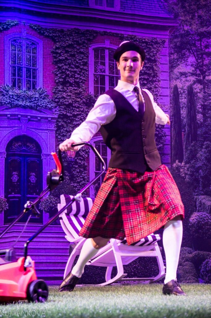 photo_5192795828471856381_y