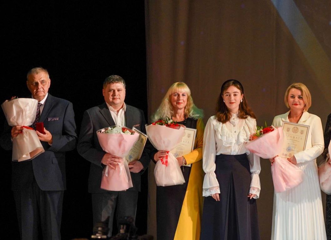 photo_5458817899398561222_y