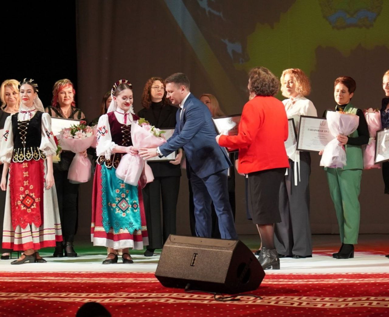 photo_5458817899398561225_y