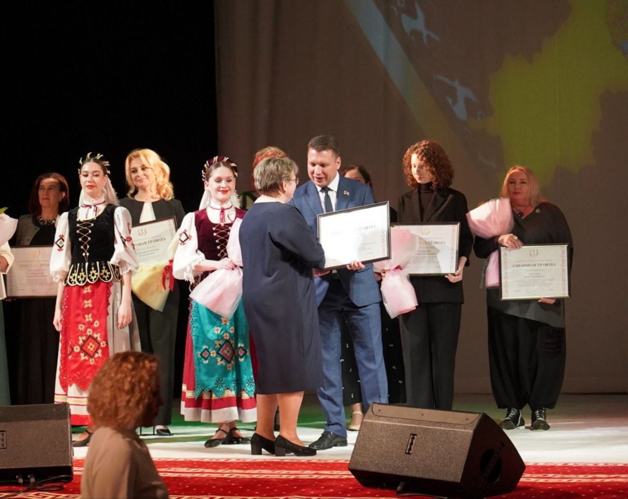 photo_5458817899398561227_y