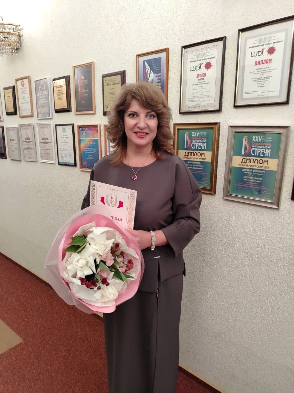 photo_5458817899398561228_y