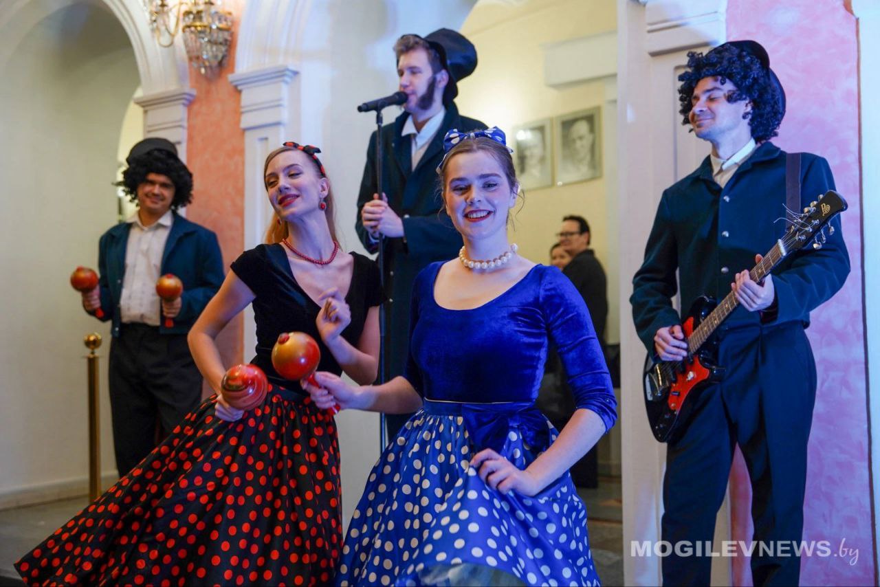 photo_5458817899398561231_y